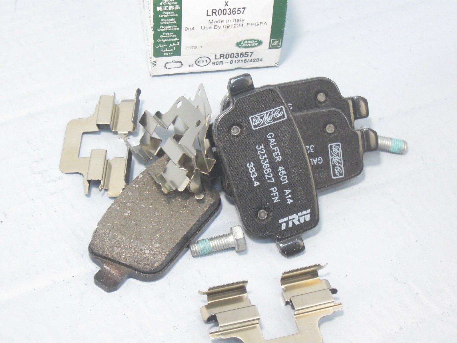 LR003657 TRW Колодки тормозные задние FR2