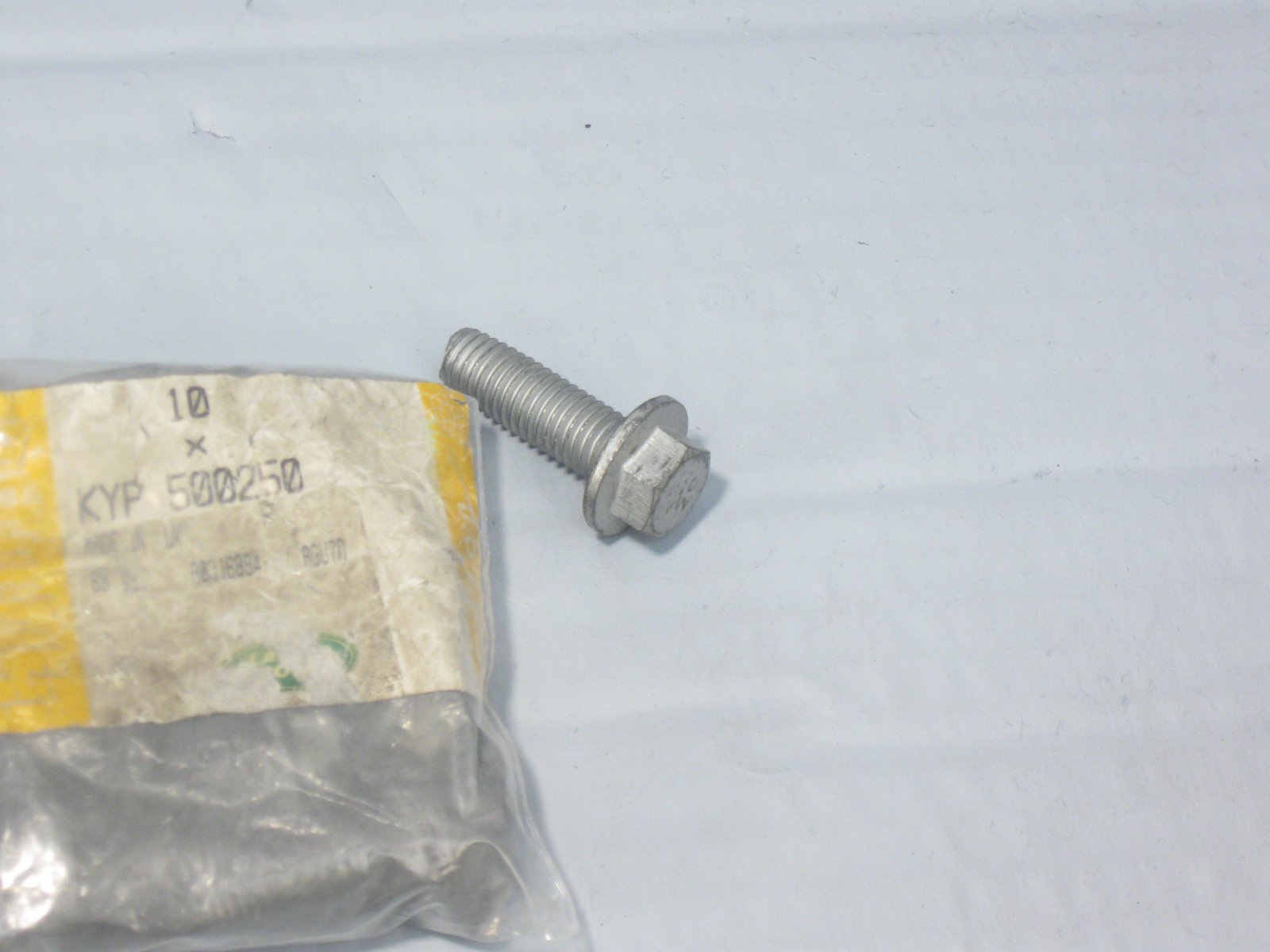 KYP500250 OEM Болт