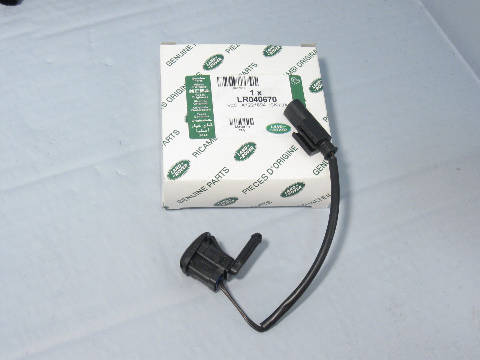 LR040670 LAND ROVER Форсунка омыва лобового стекла RRN