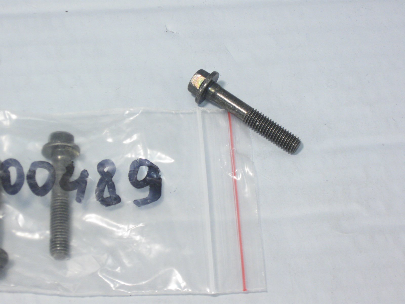 LR004603 LAND ROVER Болт М8X45MM