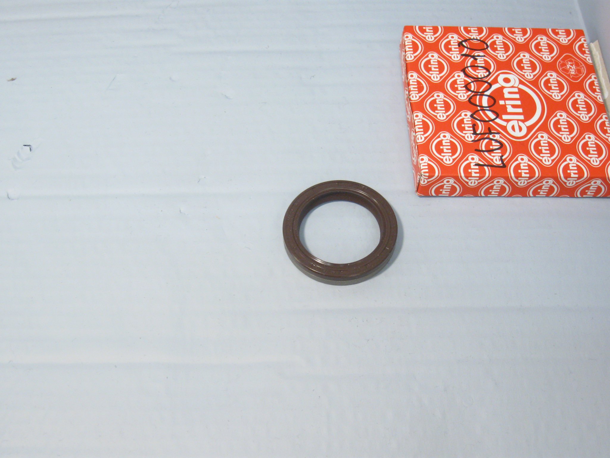 LUF000010 ELRING Сальник к.в. передний RRN 4.4 M62