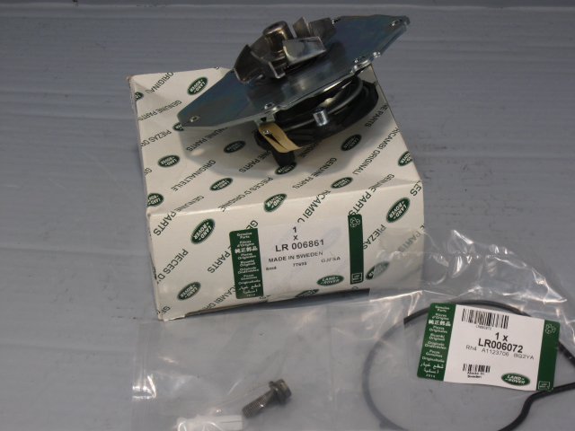 LR006861 LAND ROVER Помпа водяная FR2 3.2