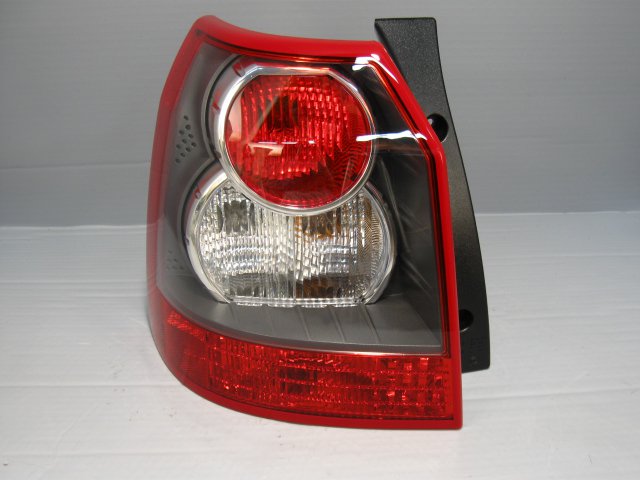 LR025607 USED Фонарь заднего крыла левый FR2 2006 - 2009