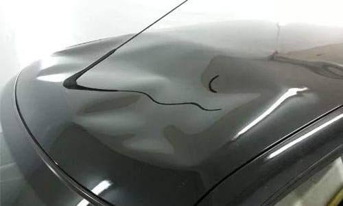 Вмятина на крыше автомобиля