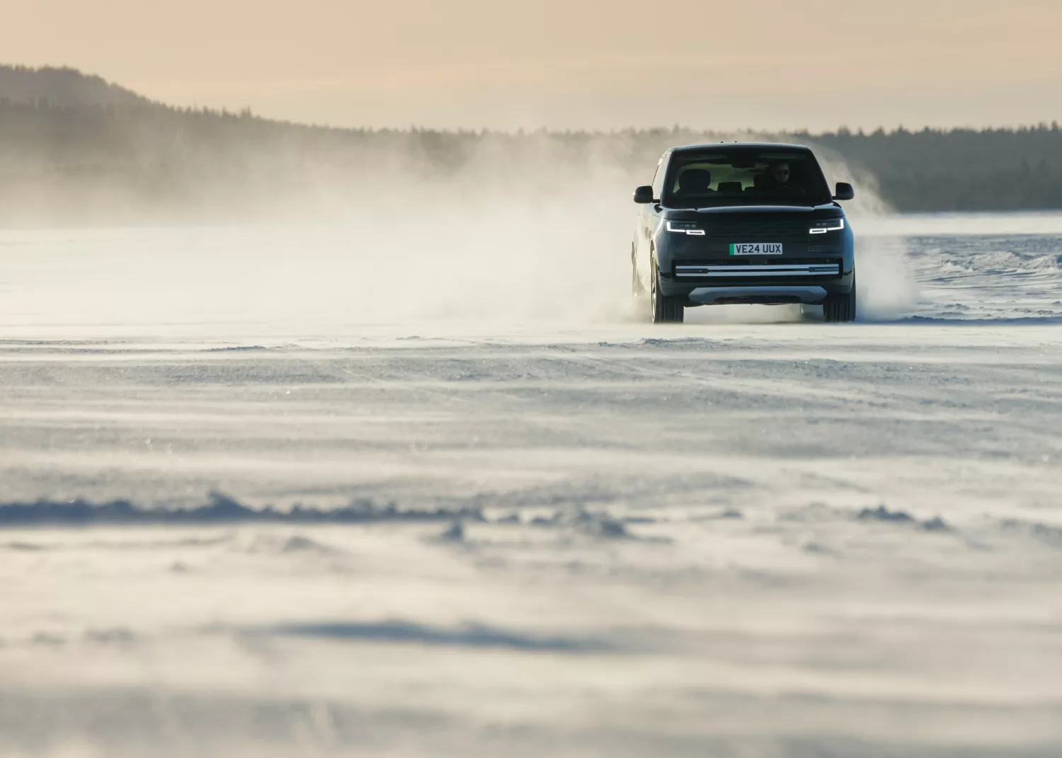 Впечатляющие показатели на льду: прототипы Range Rover Electric демонстрируют выдающиеся результаты зимних испытаний