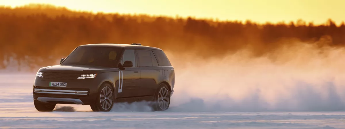 Впечатляющие показатели на льду: прототипы Range Rover Electric демонстрируют выдающиеся результаты зимних испытаний